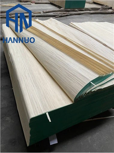 Linyi 工場からのインドの市場の安い価格のための赤くか白い偵察の表面のベニヤ
